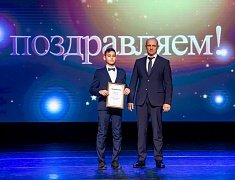 Мэр Благовещенска Олег Имамеев вручил премию одарённым детям по итогам 2022 года