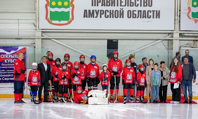 В Благовещенске провели турнир по хоккею с мячом в память об участнике спецоперации