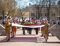 В Благовещенске спортсмены пробежали «Эстафету побед»