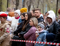 Реконструкцию боя Великой Отечественной войны показали гостям Городского парка в День Победы