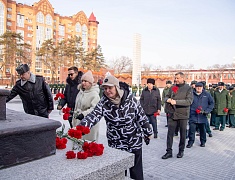 В Благовещенске почтили память защитников Отечества