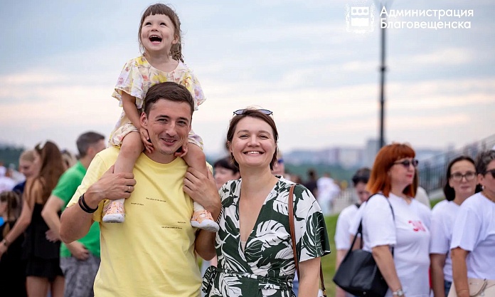 «Папа вам не мама»: в Благовещенске стартовал конкурс видеороликов ко Дню отца