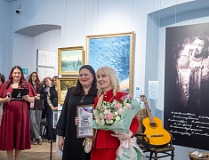 В Благовещенске открылась выставка к 70-летию Александра Тихомирова