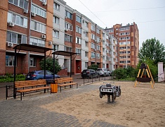 Мэр Олег Имамеев проконтролировал работы по благоустройству сквера водников и дворов 