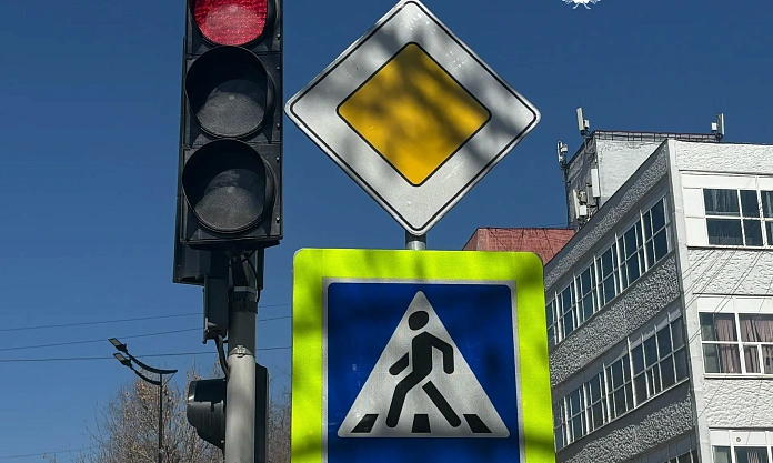 Для безопасности детей пешеходов в Благовещенске перенастроят светофоры на 25 перекрестках
