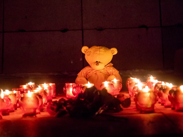 В память о жертвах теракта в «Крокус Сити Холле» благовещенцы зажгли свечи