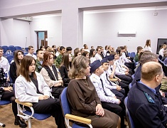 Парту Героя в память об участнике СВО открыли в школе №22 Благовещенска